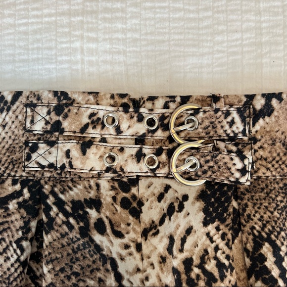 Misguided Snake Skin Print Mini Skirt - Picture 7 of 11